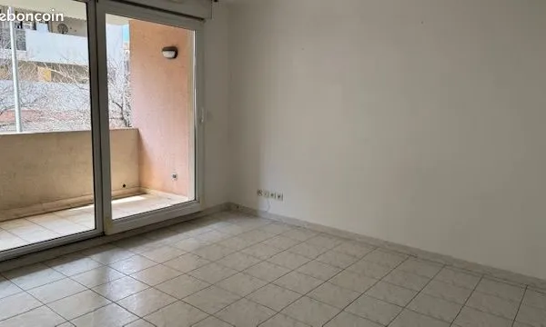 T2 avec garage dans bel immeuble