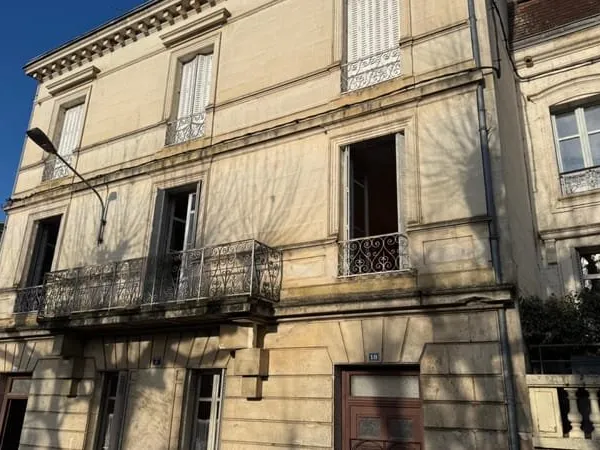 Redonnez vie à l'histoire : Immeuble de 229 m² en plein centre v