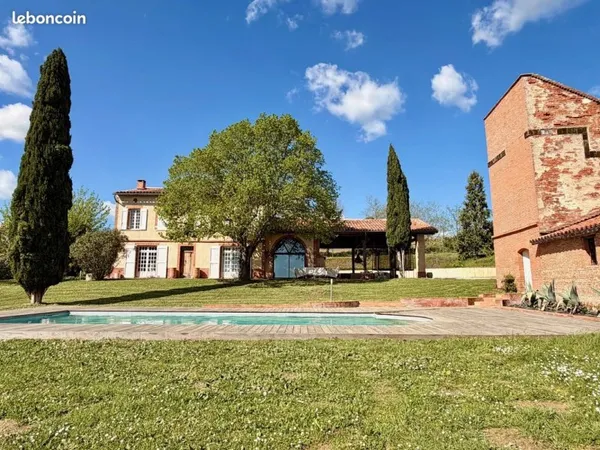 Maison 7 pièces 260 m²