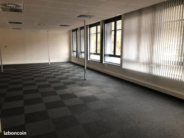 4 bureaux à louer dans immeuble calme et lumineux