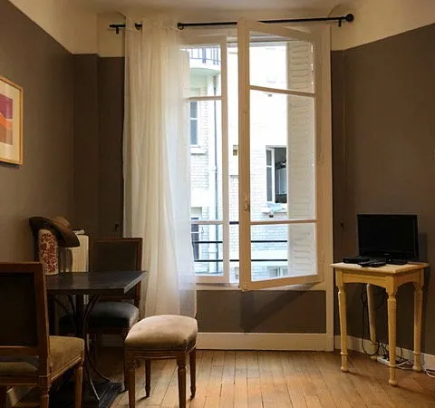 Loue studio 18m² Paris 3ème - Place des Vosges