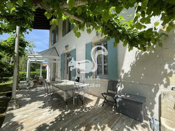 BELIN-BELIET Maison de caractère 183m2 habitable + dépendances sur 2800m2 de jardin
