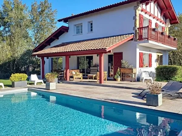 Maison 6 pièces 246 m²