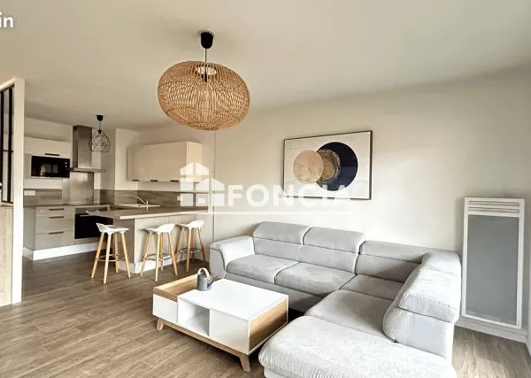 Très bel appartement traversant de type T3, hyper centre, lumineux, calme, vue dégagée, une place de