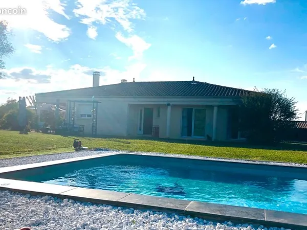 Maison T5 lumineuse jardin piscine 15 km de Bordeaux
