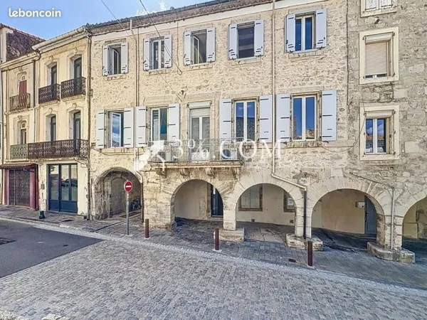 Maison 8 pièces 232 m²