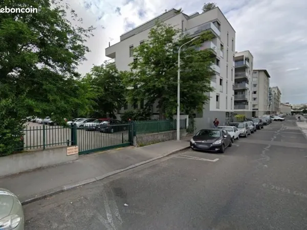 Parking 10 m² Lyon 07