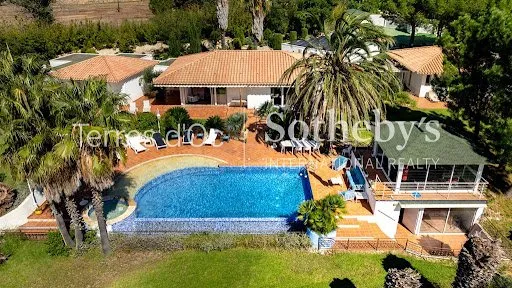 Maison 8 pièces 365 m²