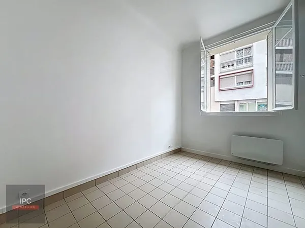 RUE D'ESTIENNE D'ORVES - Studio - 17.62 m²