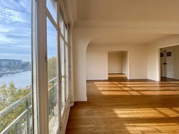 APPARTEMENT- 3 pièces- 119.35m2 + Chambre de service- 8.60m2