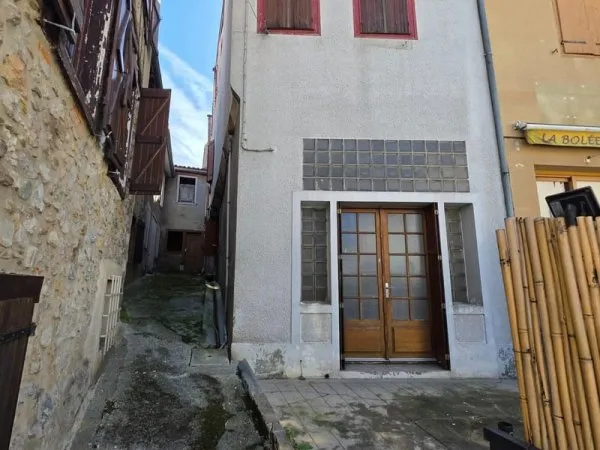 Maison atypique avec charme à réinventer en Plein Aspet