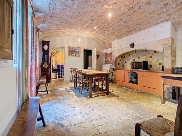Propriété à Turenne au pied du château - Une maison d'habitation principale - 1 gite avec 5 chambres