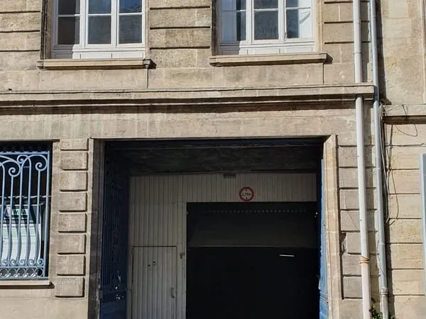 Place de parking à louer au 143 Rue du Palais Gallien, Rdc, pour petite voiture, 100TTC