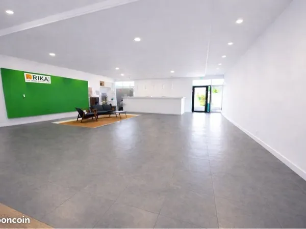 Local commercial 125 m² - Fréjorgues - Parking façade - Aucun travaux