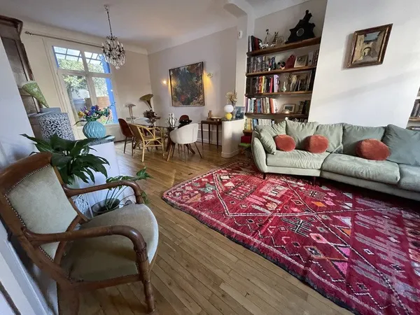 TOURS - QUARTIER FEBVOTTE- Maison de Famille de 4 Chambres idéalement située, proche commerces et éc