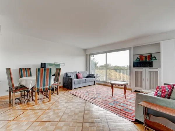 APPARTEMENT AVEC BALCON - 3 PIECES - 75 M²