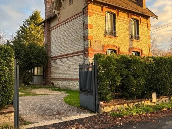 Maison à vendre 7 pièces MONTIGNY SUR LOING (77)