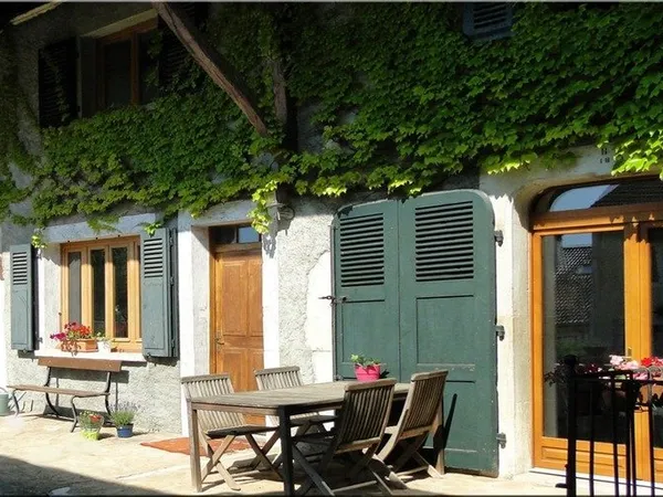 Maison à vendre 6 pièces THOIRY (01) Maison de village de charme - 240 m² habitables - Jardin - Gran
