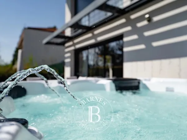 BARNES ANNECY - VILLA D'ARCHITECTE VUE LAC - SEVRIER