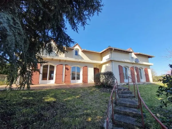 Maison 7 pièces 230 m²