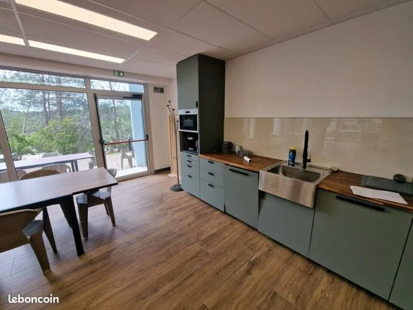 BUREAUX 65 m² VALBONNE