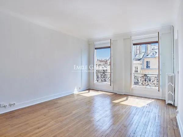 A vendre appartement à Paris 75004 - Ascenseur- Vues dégagées - Saint Paul