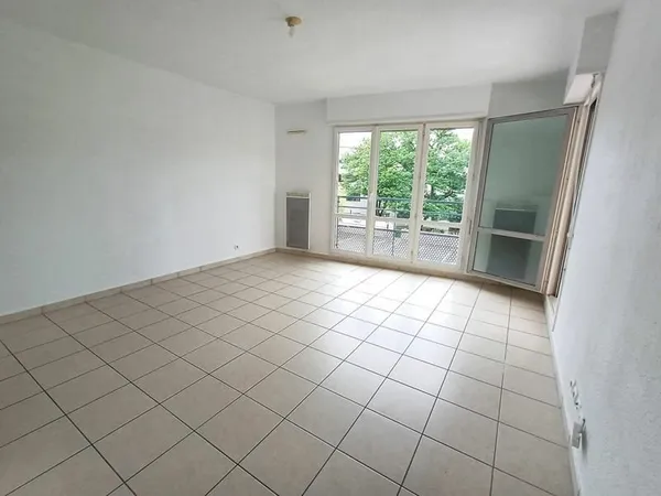 MELUN - Appartement 2 pièces 40.70 m2 - Terrasse - Parking