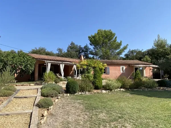 Magnifique propriété en parfait état, au calme à 15 mn de Cotignac
