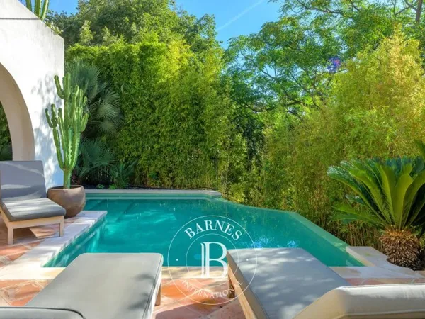 MARSEILLE 8 - WULFRAN PUGET - MAISON À VENDRE - 245 M² - 4 CHAMBRES - PISCINE - STATIONNEMENT.