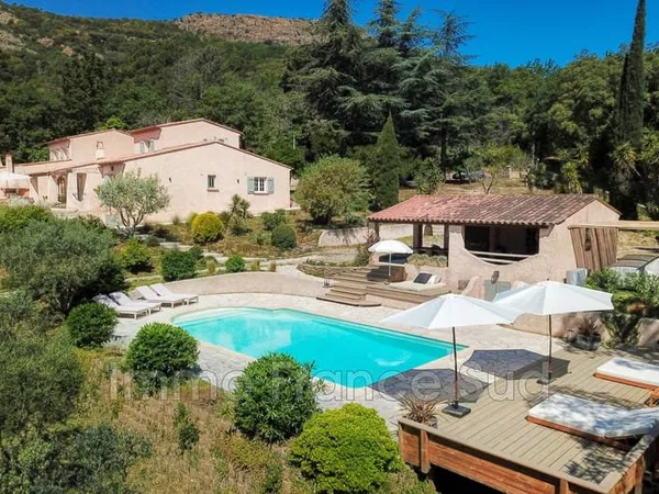 Maison 6 pièces 210 m²