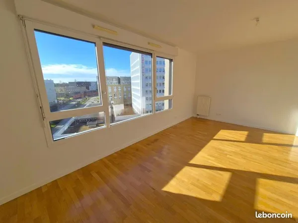 Studio standing, lumineux, sans vis à vis, cave et parking