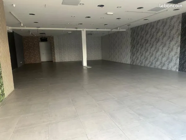Location cellule commerciale zone commerciale