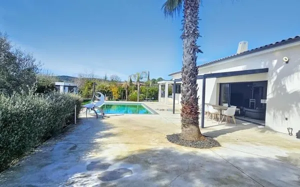 Villa contemporaine de 180 m2 sur parcelle 1100 m2- plain-pi