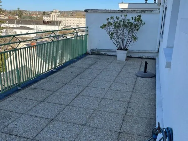 Appartement F3 69 m2 au 6ème étage avec terrasse