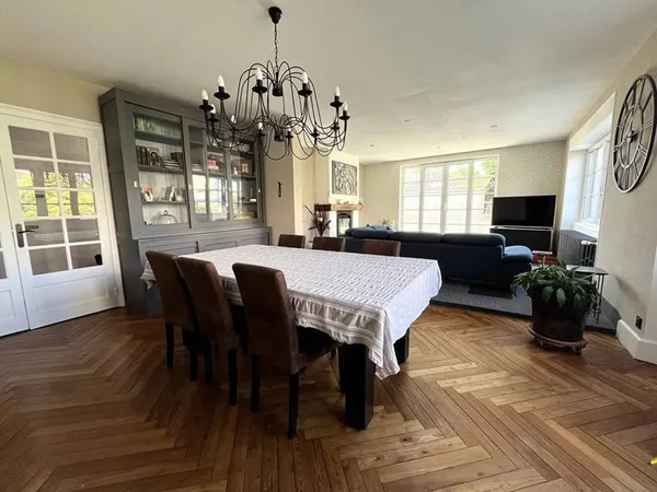 Maison 8 pièces 320 m²