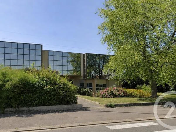 Bâtiment 1300 m²