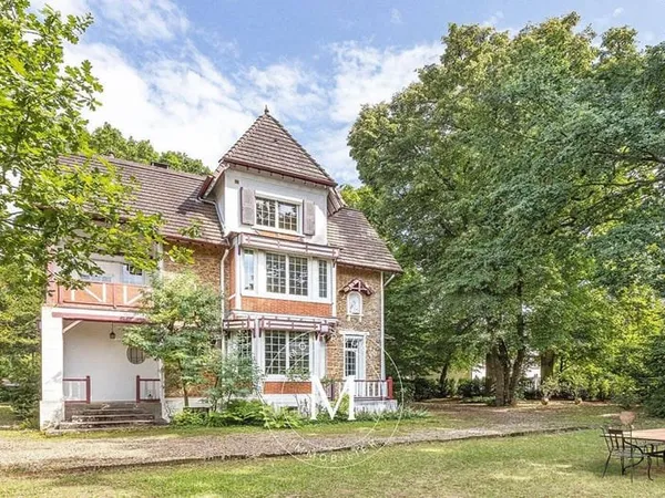 Maison 10 pièces 269 m²