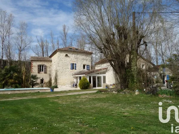 Maison 11 pièces 230 m²