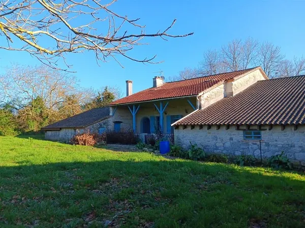 Belle maison en pierre et son parc