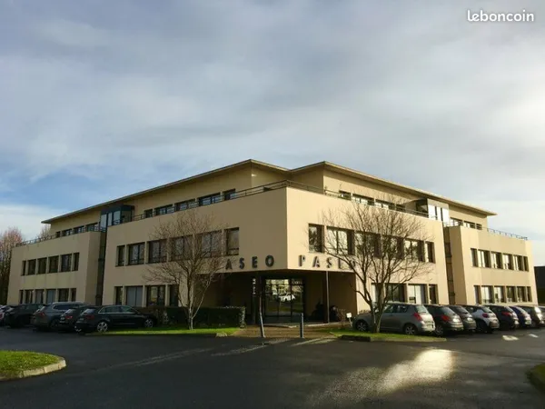 BUREAUX 95 m² SAINT CONTEST
