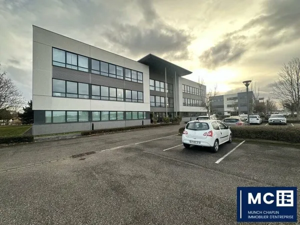 Bureaux 672 m²