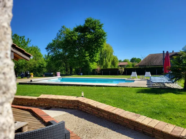 à vendre BIZIAT maison de 263 M2 P8 - chb d'hôtes possible