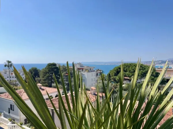 MONT-BRON, SUPERBE APPARTEMENT 3/4P AVEC VUE MER PANORAMIQUE.