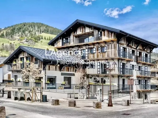REF 387 : MEGEVE - CENTRE VILLAGE - RESIDENCE DE LUXE - APPARTEMENT AVEC JARDIN