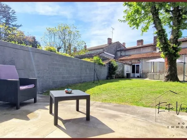 MAISON DE VILLE AVEC JARDIN