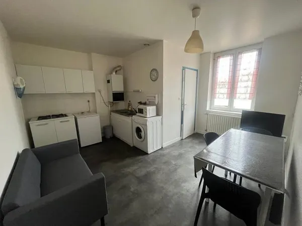 Joli F2 meublé de 31m2 à louer HYPER-CENTRE Saint-Etienne