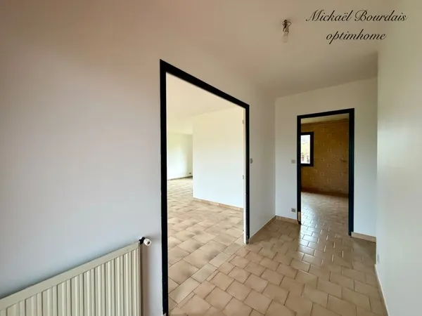 Maison sur sous-sol - 2 chambres - Environnement calme - 1000 m2 de Terrain clos