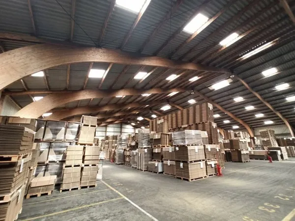 VENTE ENTREPÔT LOUÉ - Secteur St JUNIEN - 2.000m² environ