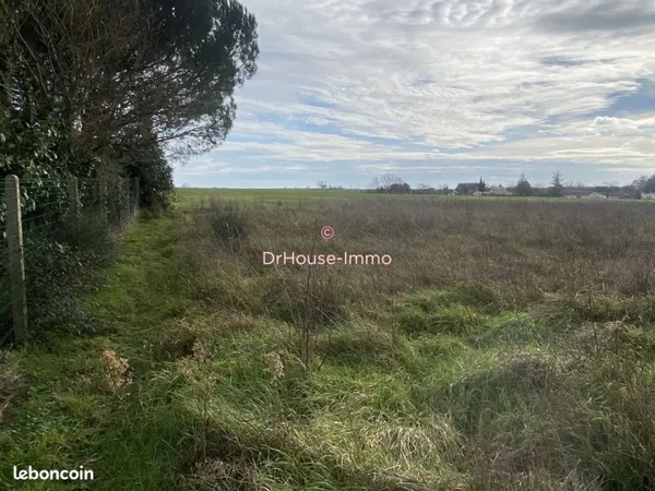 Terrain 2390 m² jaunay clan