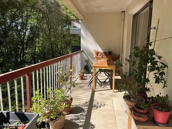 Grand Studio de 35m2 avec terrasse et Parking - Quartier Procé